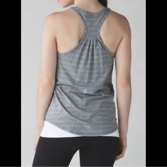 LULULEMON Yogi Everyday Tank Top Shirt Blouse Yoga Workout Gray White Striped - Picture 7 of 10